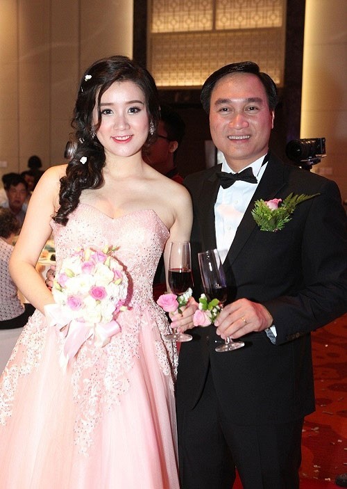 Miss Teen Xuan Mai hanh phuc ben chong dai gia trong ngay cuoi